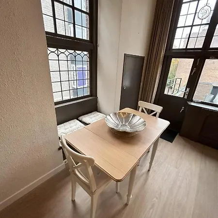 Cozy Independent Studio S2, City Centre Dordrecht-3