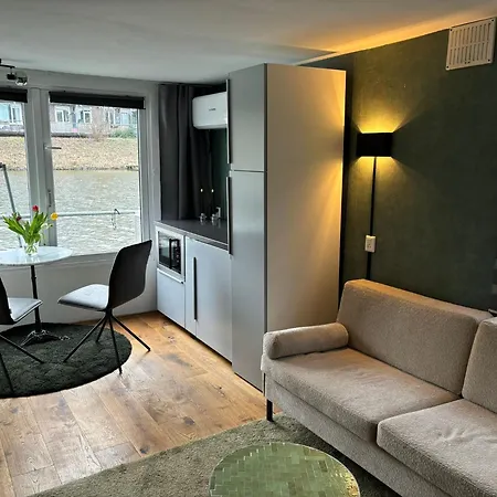 Houseboat Amsterdam-2