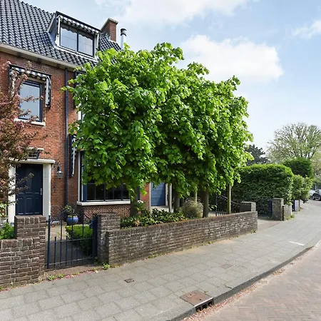 Luxury Home In Quiet Neighbourhood Near Beach-3