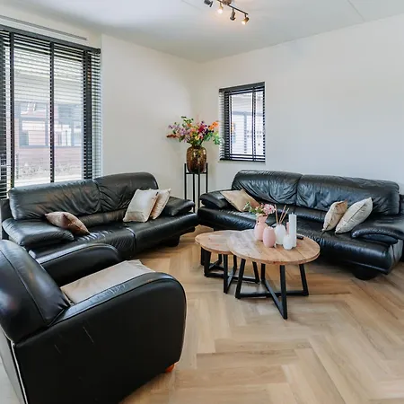 Dutch Design Villa With 6 Luxurious Bedrooms-2