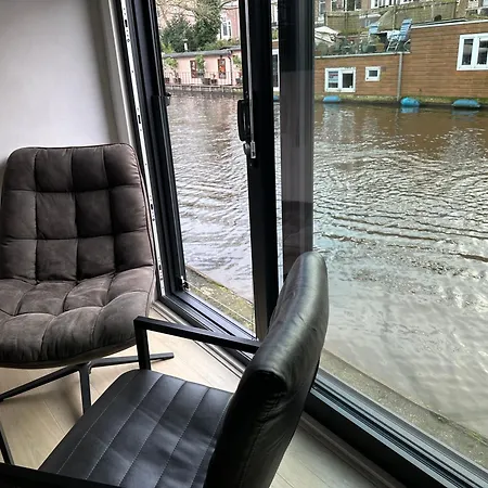 Amsterdam-Houseboat-Amstel-3