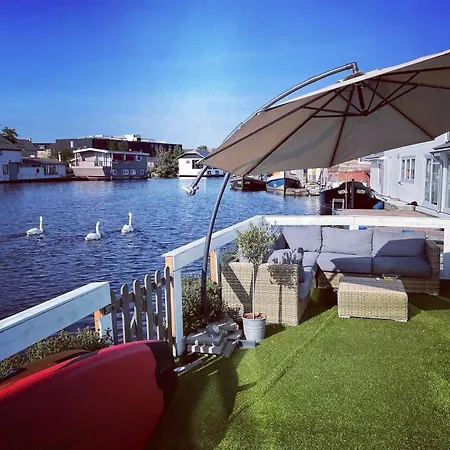 Amster Houseboat-2