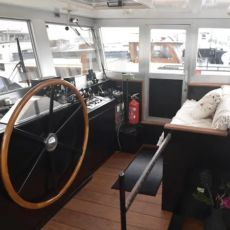 Wheelhouse Euphrate Houseboat-2