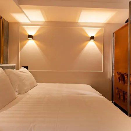 Midtown Hotel Royal Room-2