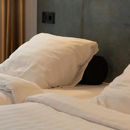 Midtown Hotel Twin Studio-3
