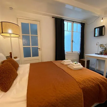 Cozy Studio In The Heart Of Amsterdam-3