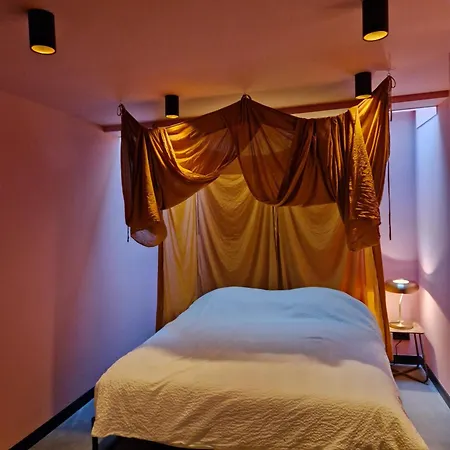Flossy Bed & Boutique-3