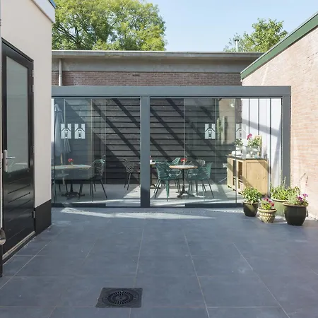 Petite Room With Wifi, Ac, And Shared Kitchen-3