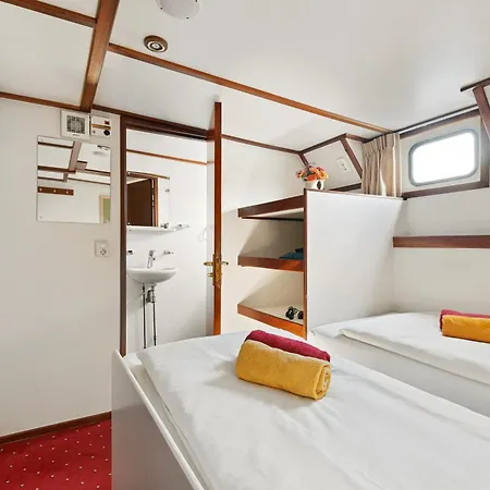 Botel Van Aemstel-2