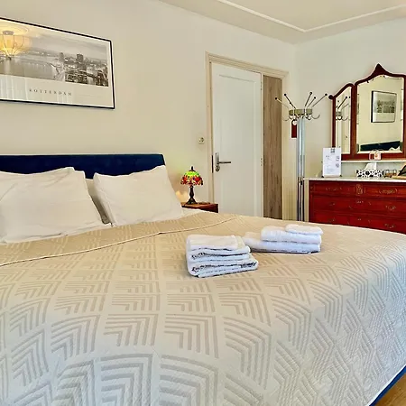 Bed And Breakfast Rotterdam-2