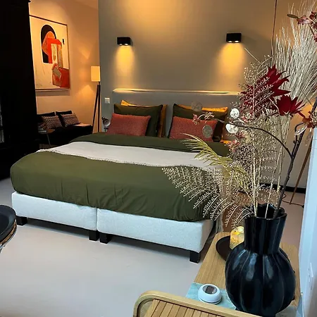 B&B Urban Oasis With Free Parking-2