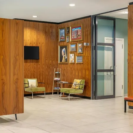 Courtyard By Marriott Amsterdam-2