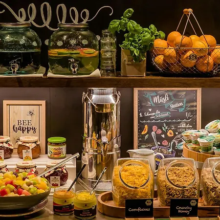 Motel One Amsterdam-2