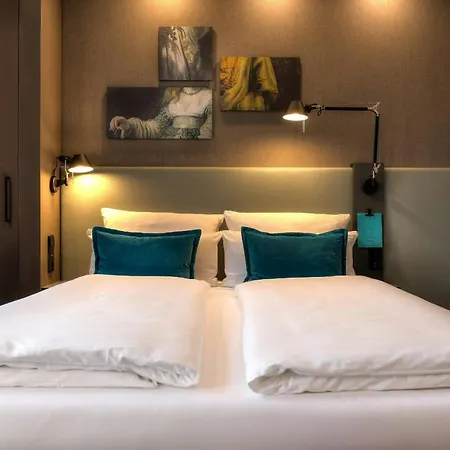 Motel One Amsterdam-Waterlooplein-3