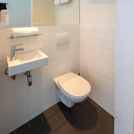 Easyhotel Amsterdam City Centre South-2