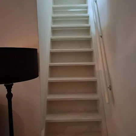 Een Klein Appartementje Zonder Keuken In Het Centrum Sleep At Hamtingh'S-2