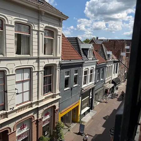 Hotel Hanzestadslogement De Leeuw in het centrum, Snoepwinkel, Hanzemuseum, Koffieschenkerij met Binnenplaats, Kamers met keukentje en Ontbijtservice-3