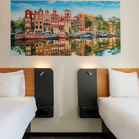 Easyhotel Amsterdam Arena Boulevard-3