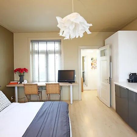 Canal Studio Apartment-2