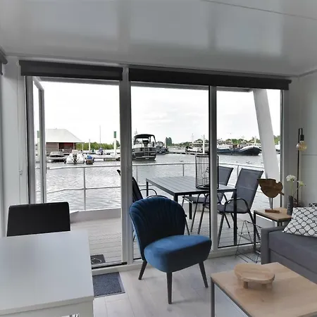 Cosy Floating Boatlodge, "Paris"-3