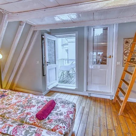 Attic Monkeys Lodge-3