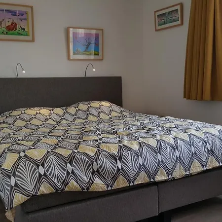 Quiet Spacious Room-3