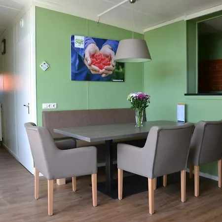 Bungalow 8 Personen-3