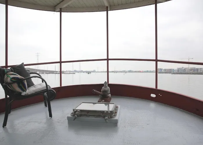 Bed In Boat Amsterdam Otel