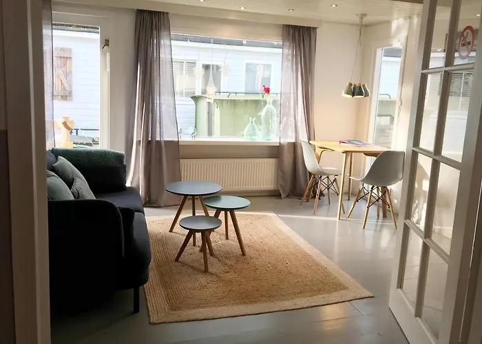Houseboat Apartment With Water Terrace, Free Bikes & Fast Wifi Amsterdam