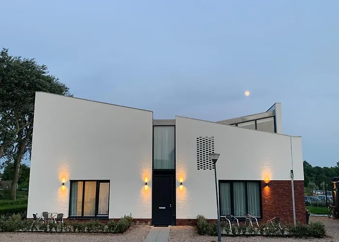 Roosjesweg 2 Luxe studio 400 meter van strand met parkeerplaats Domburg