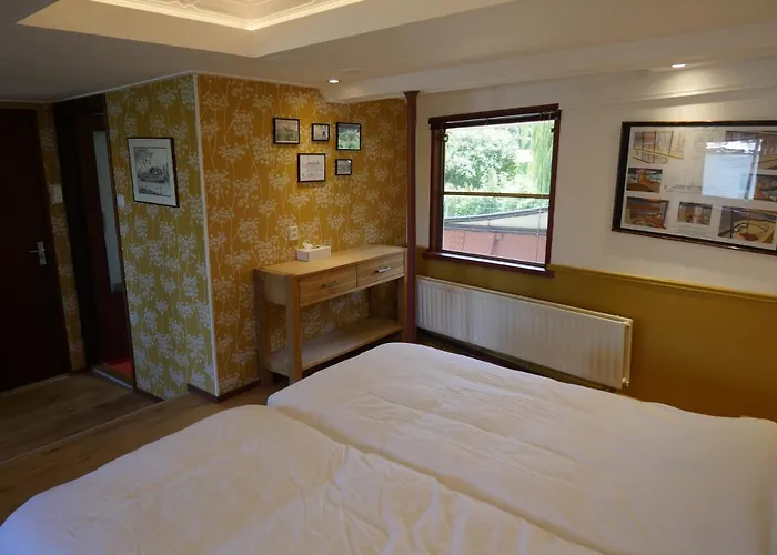 Bed and breakfast De Logeerboot Dordrecht