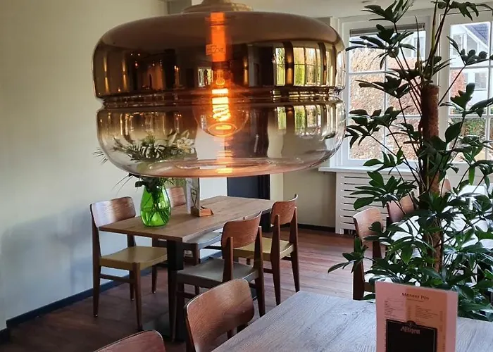Meneer Pos Bed and Breakfast Velp 