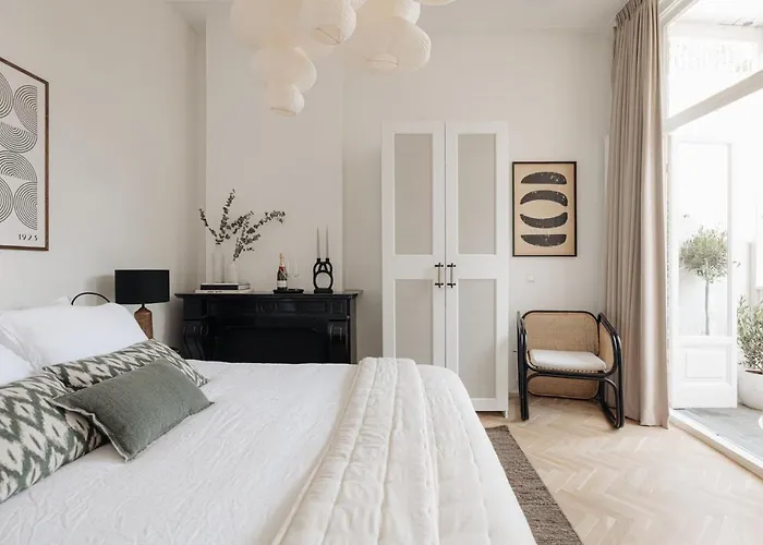 Spacious 2 Bedroom Apartment Amsterdam