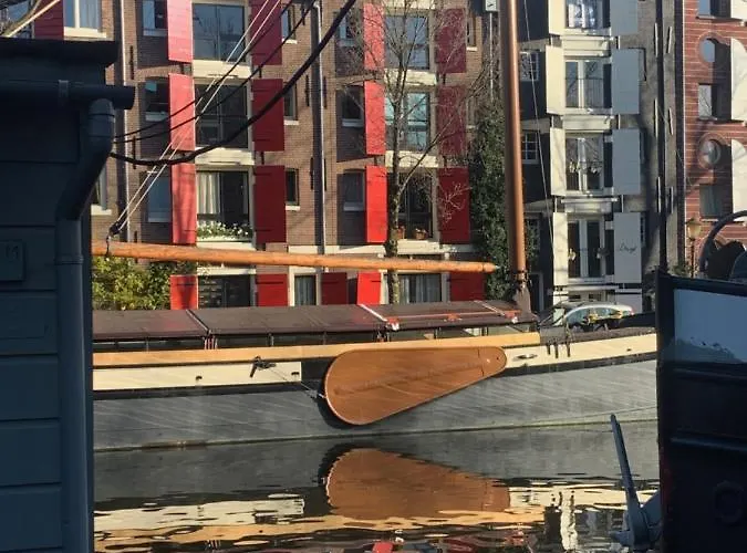 Historic Jordaan Canal View Guestroom Amsterdam