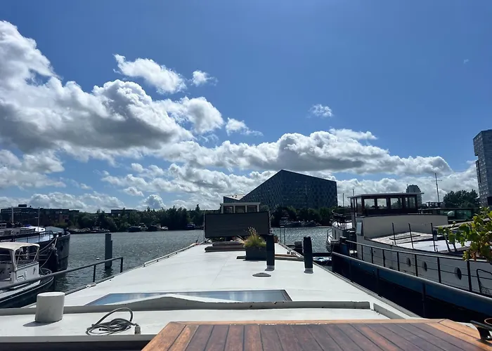 Boat & Boost Amsterdam Hotel