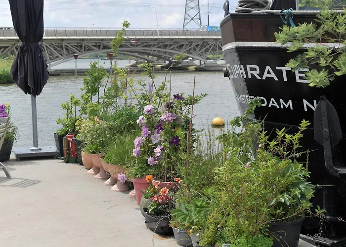 Euphrate Houseboat Hotel Amsterdam