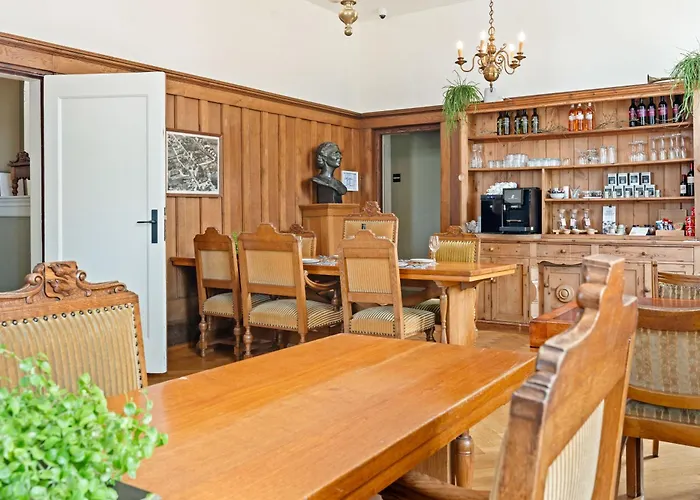 Hotels in Hooge Zwaluwe