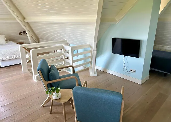 Den Oever Hotels