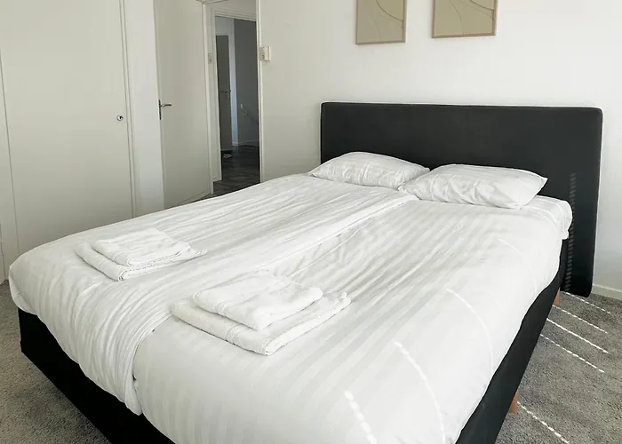 Wemeldinge Hotels