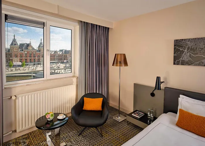 Amsterdam hotels near the Amsterdam Dungeon