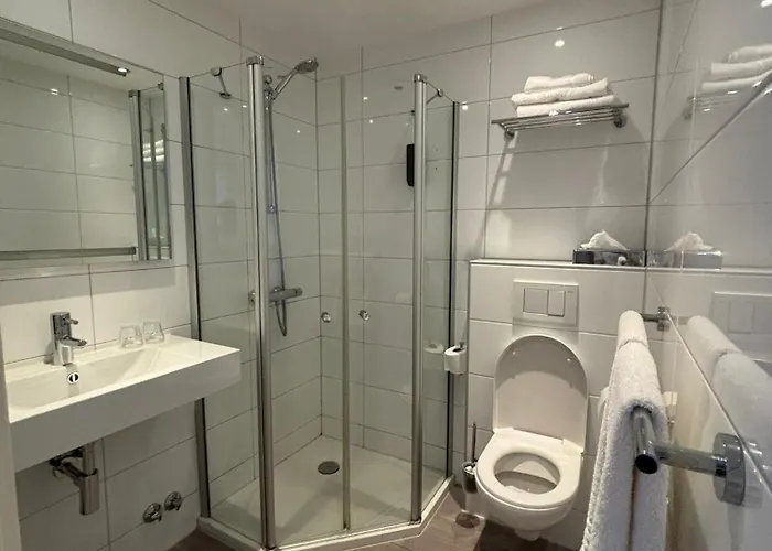 Hotels in Beneden-Leeuwen