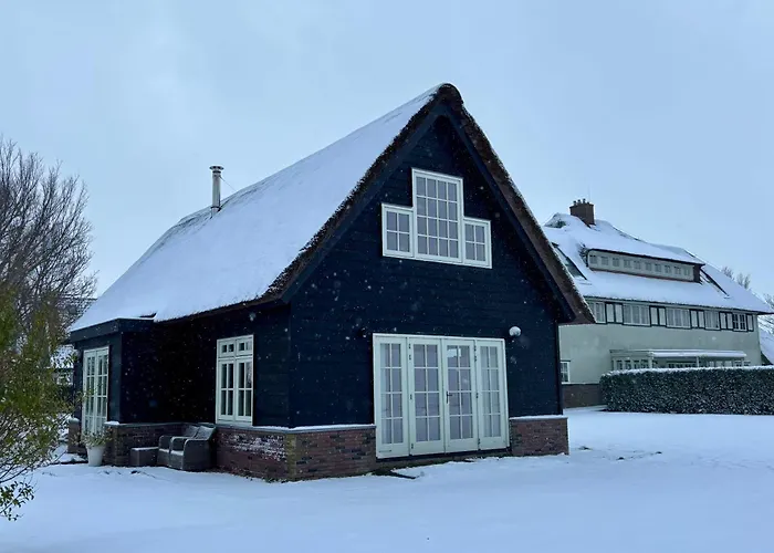 Hotels in Den Oever