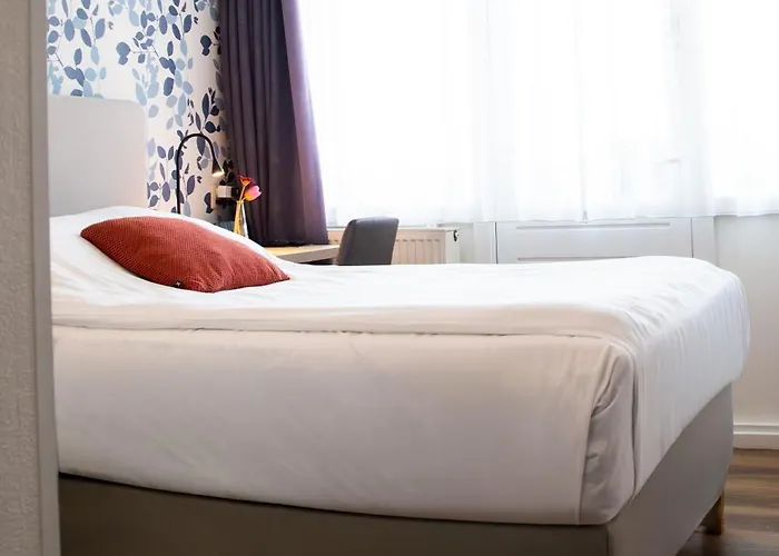 Zandvoort hotels near Hippie Fish