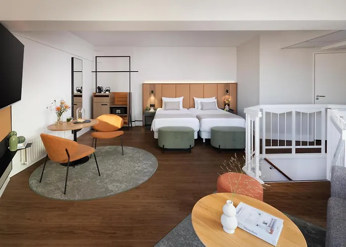 Luxury Hotels in Amsterdam near Van Gogh Museum