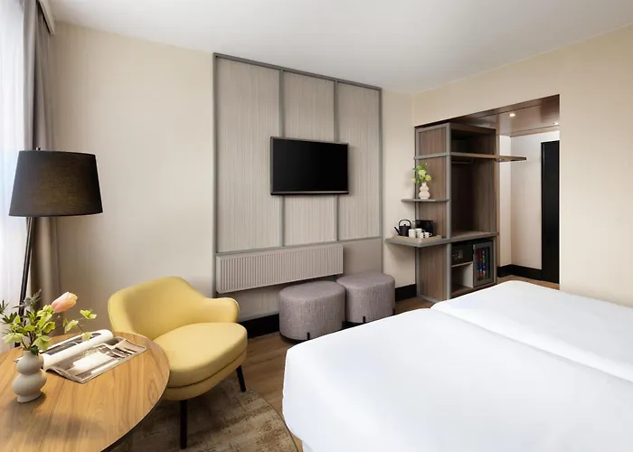 Hoofddorp hotels near Het Oude Raadhuis