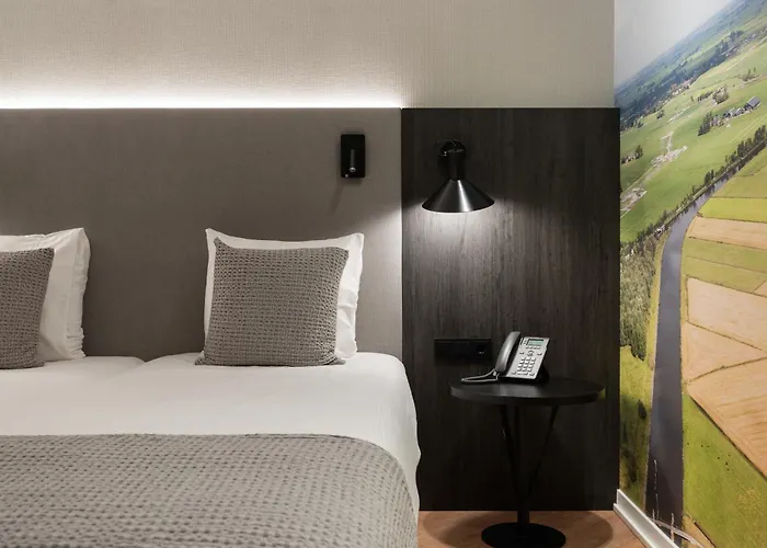 Amsterdam Airport Schiphol hotels near Schiphol Meetingpoint