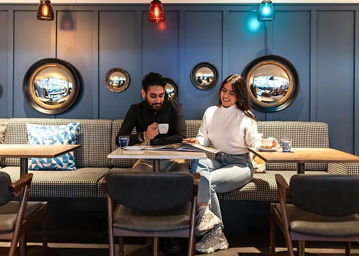 Amsterdam hotels near NEMO Science Museum