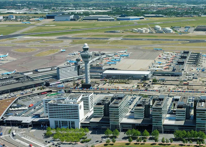 Amsterdam Airport Schiphol hotels near Winkelcentrum Viermeren