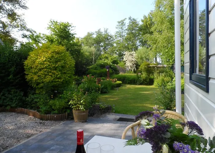 Tussen de Tuinen Bed and Breakfast Pieterburen
